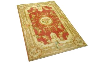 Aubusson tæppe i mørkrød