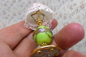 Mini lampe til dukkehuset med stofskærm
