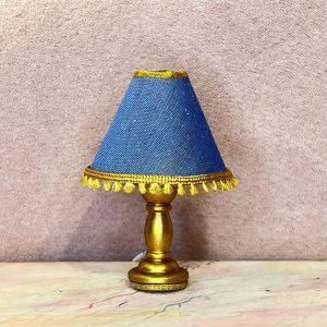 Guld lampe m. kongeblå skærm