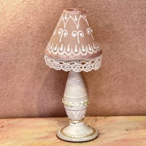 Rosa dukkehus bordlampe