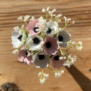 Anemoner i pastel farver til dukkehuset