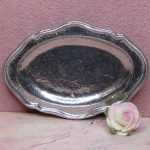 Serveringsfad i blankt metal 1:12