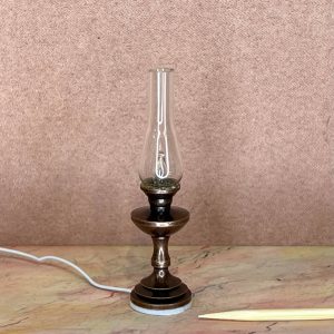 Dukkehus lampe i kobber og med fint lille røgglas