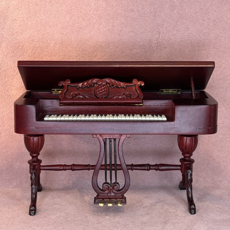 Miniature klaver i mahogni