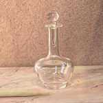 Elegant spiritus dekanter i klart glas til dukkehus