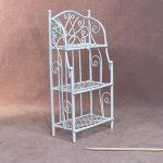 Filigran reol i hvid metal