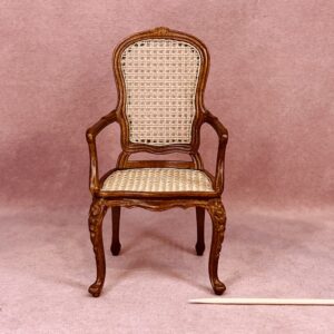 Miniature stol i valnød med rørflet